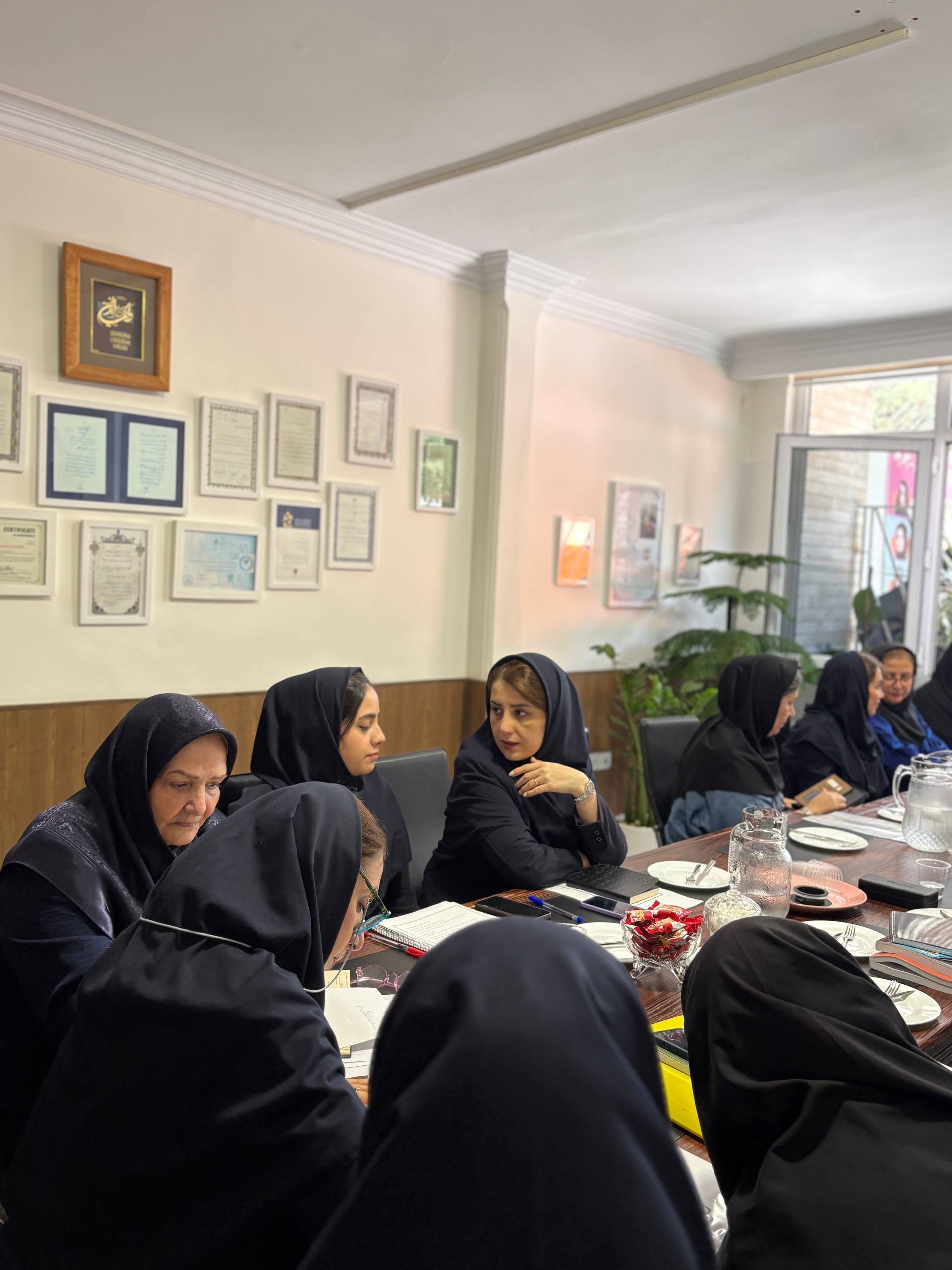 دبیرستان آیین شایستگان